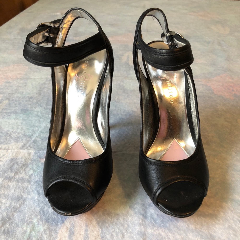 Paris Hilton black shoe
